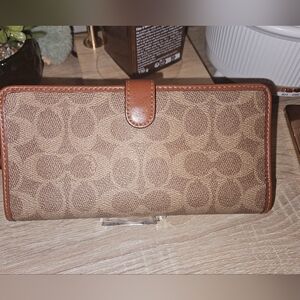 Coach Signature Tan Leather  Wallet